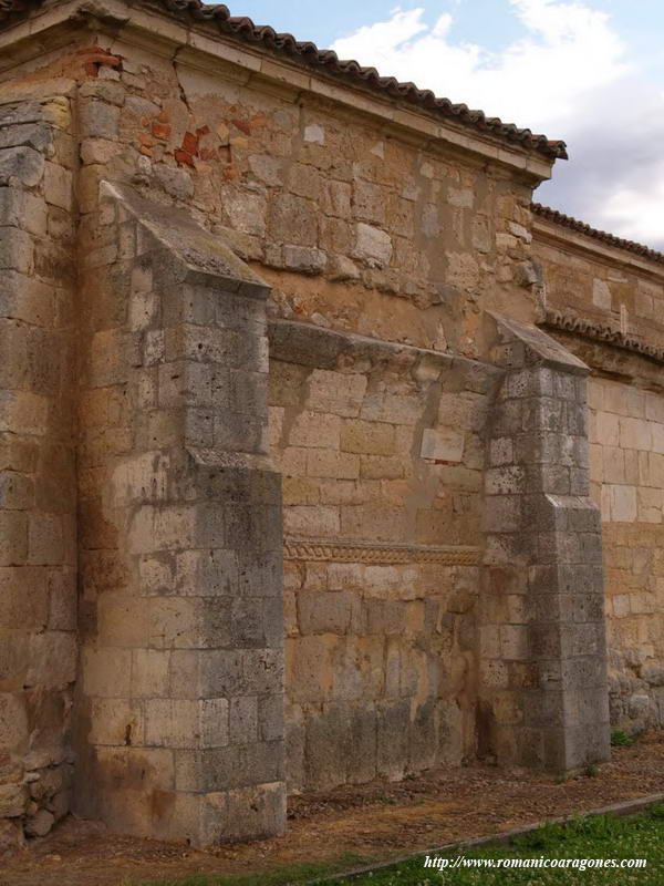 DETALLE DEL MURO INTERIOR DE LA DESAPARECIDA CABECERA NORTE